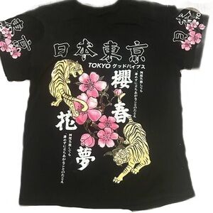 Men’s graphic design tee